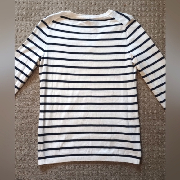 Tommy Hilfiger V-Neck Pullover Sweater - Picture 2 of 9